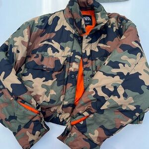 Zara Cropped Camo Bomber Puffed Jacket Size Small